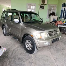 Mitsubishi Pajero 2002