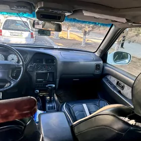 Nissan Pathfinder 2000