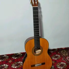 YAMAHA C40 gitara