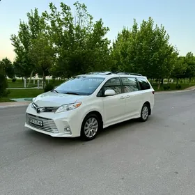 Toyota Sienna 2019