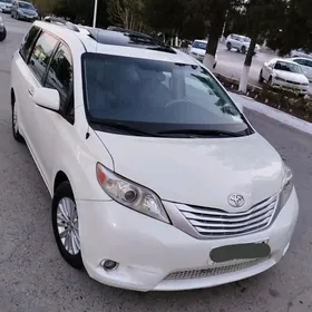 Toyota Sienna 2010