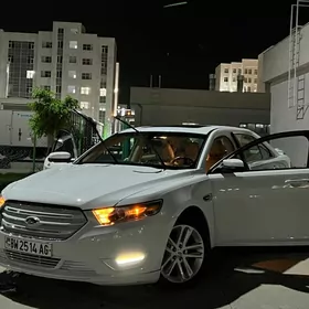Ford Taurus 2014