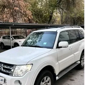 Mitsubishi Pajero 2012