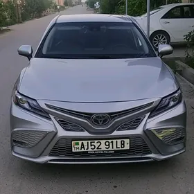 Toyota Camry 2021