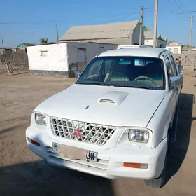 Mitsubishi L200 2002