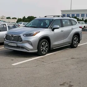 Toyota Highlander 2021