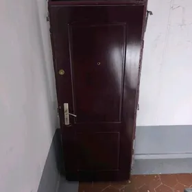 дверь входная железная