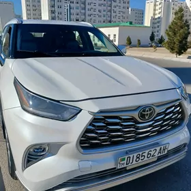Toyota Highlander 2021