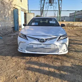 Toyota Camry 2021