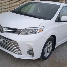 Toyota Sienna 2018