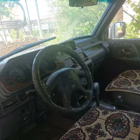 Mitsubishi Pajero 1991