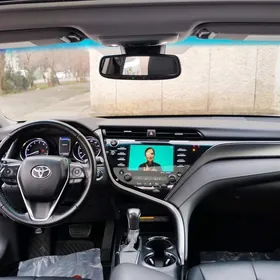Toyota Camry 2019