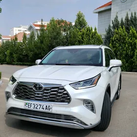 Toyota Highlander 2021