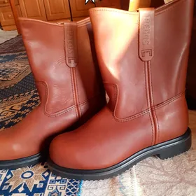 Red wing pegos