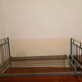 кровать