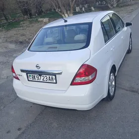 Nissan Tiida 2006