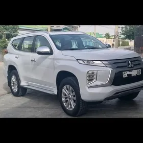 Mitsubishi Pajero 2020