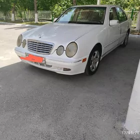Mercedes-Benz E320 2001