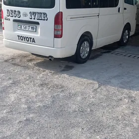 Toyota Hiace 2013