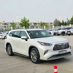 Toyota Highlander 2021