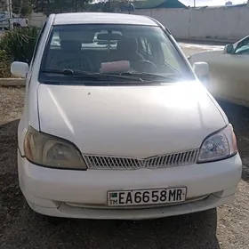 Toyota Echo 2000