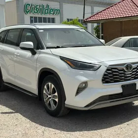 Toyota Highlander 2021