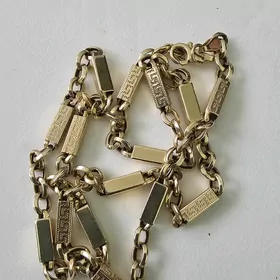 gyzyl bolt spocka