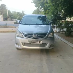 Toyota Innova 2010