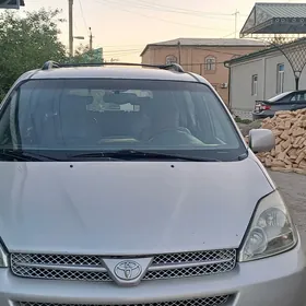 Toyota Sienna 2004