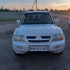 Mitsubishi Pajero 2002