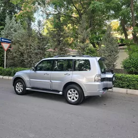 Mitsubishi Pajero 2016