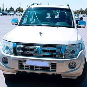 Mitsubishi Pajero 2012