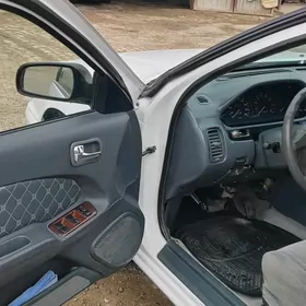 Nissan Cefiro 1995
