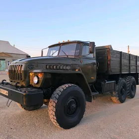 Ural 5557 1984