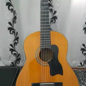 Kirklant gitara