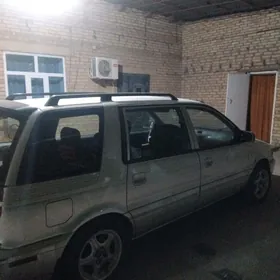 Mitsubishi Chariot 1997