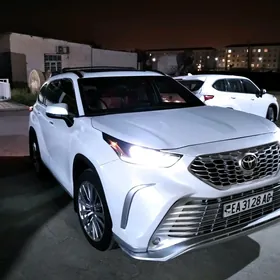 Toyota Highlander 2021