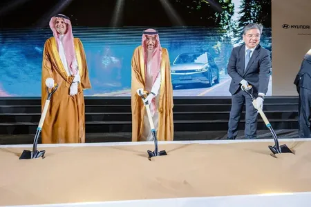 Hyundai we Saud Arabystany täze ägirt awtomobil zawodyny gurýar