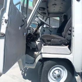 UAZ 452 1999