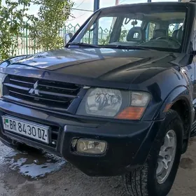 Mitsubishi Pajero 2002