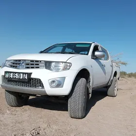 Mitsubishi L200 2010