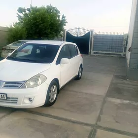Nissan Versa 2011