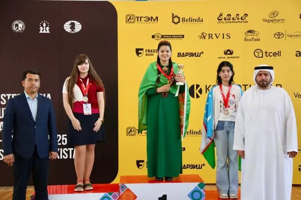 Ýaş türkmen küştçüleri Duşenbede Günbatar Aziýanyň birinjiliginde bäş medal gazandylar