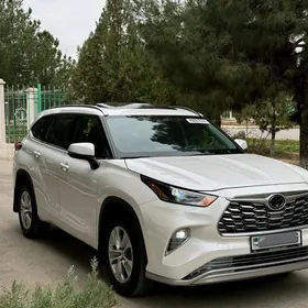 Toyota Highlander 2021