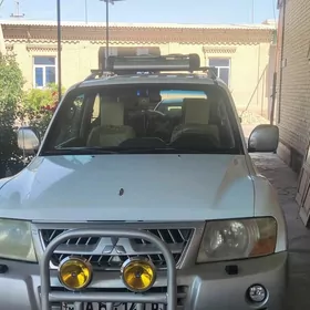 Mitsubishi Pajero 2005