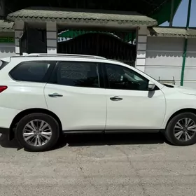 Nissan Pathfinder 2021