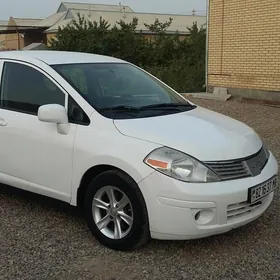 Nissan Versa 2011