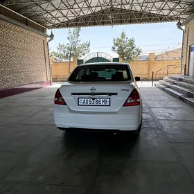 Nissan Versa 2011