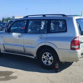 Mitsubishi Pajero 2004
