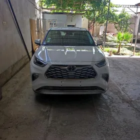 Toyota Highlander 2021
